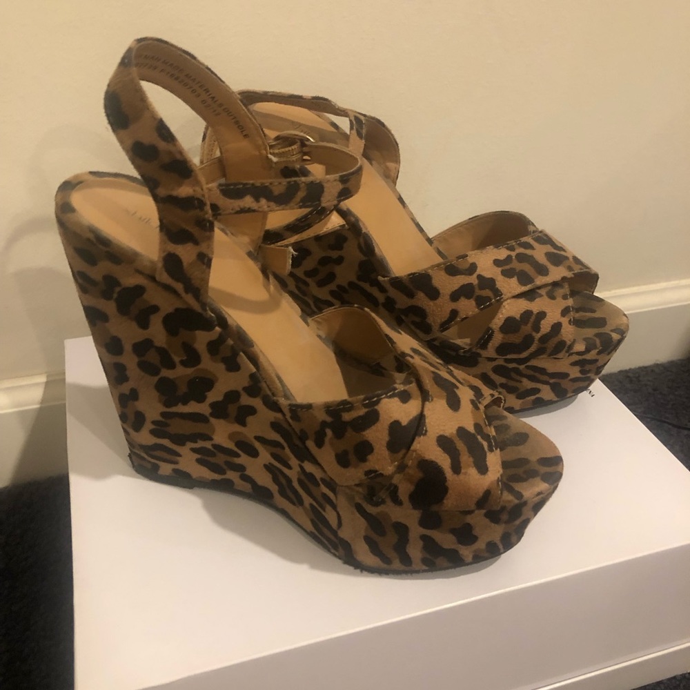 Vintage style leopard print platforms 8.5